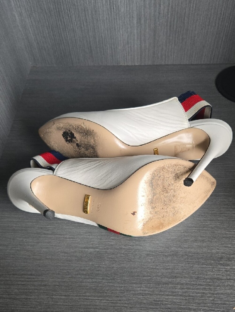 Gucci White Pointed-Toe Slingback Flats with Red-Blue Ribbon - Picture 6 of 7